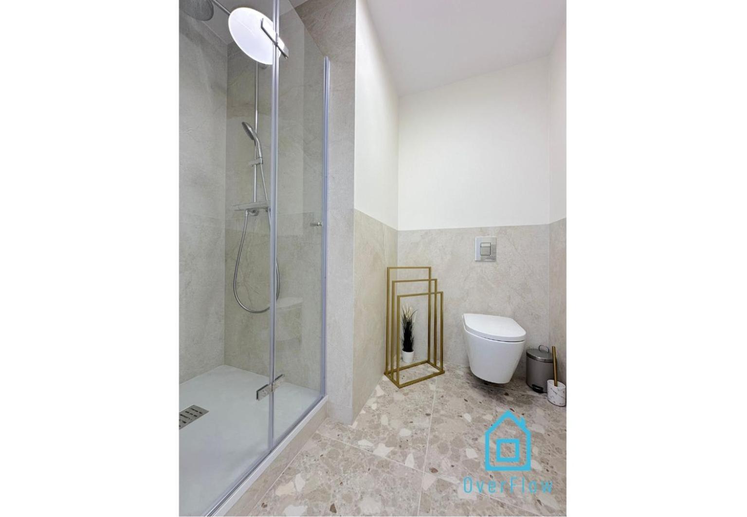Seredino Relax Apartment- Romantic Escape With A Bathtub In The Bedroom, 5 Minutes To Old Town & Seaside Gdańsk