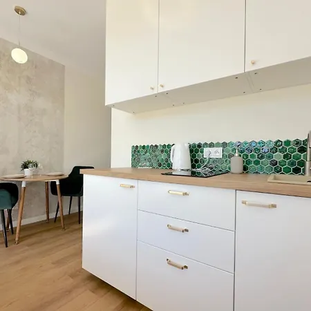 Seredino Relax Apartment- Romantic Escape With A Bathtub In The Bedroom, 5 Minutes To Gdansk Old Town & Seaside Exterior photo