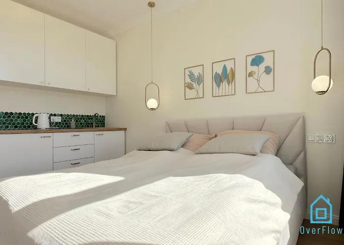 Seredino Relax Apartment- Romantic Escape With A Bathtub In The Bedroom, 5 Minutes To Gdansk Old Town & Seaside