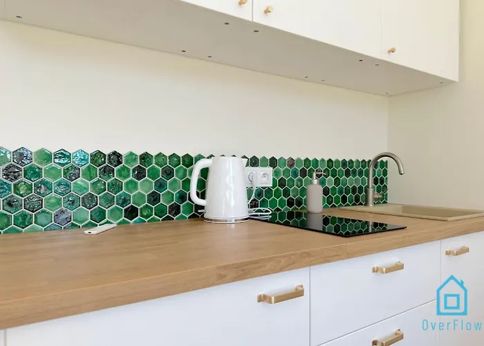 Seredino Relax Apartment- Romantic Escape With A Bathtub In The Bedroom, 5 Minutes To Gdansk Old Town & Seaside