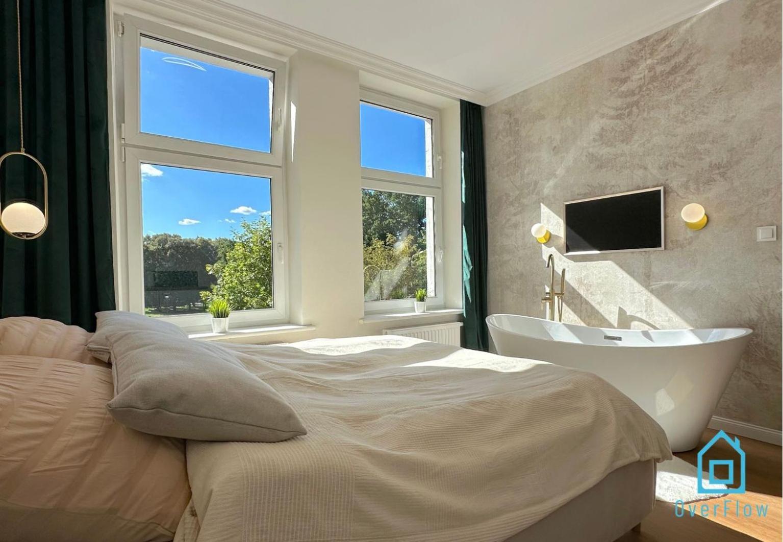 Seredino Relax Apartment- Romantic Escape With A Bathtub In The Bedroom, 5 Minutes To Old Town & Seaside *